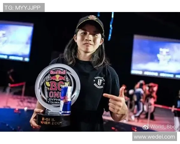 深圳攀岩队在世界街舞大赛中以77分稳居积分榜首位