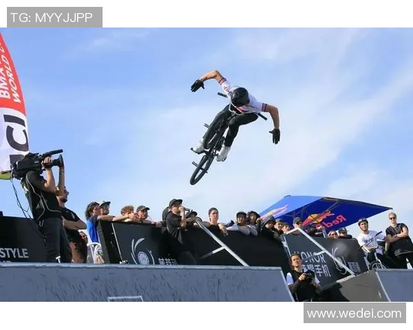 武汉极限运动队展现灵活性与创新精神的精彩瞬间 武汉极限运动队展现灵活性与创新精神的精彩瞬间