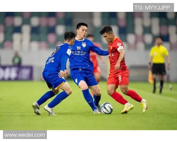 重庆足球队的拼搏之路:从低谷到巅峰的奋斗历程与荣耀回顾 重庆足球队的拼搏之路:从低谷到巅峰的奋斗历程与荣耀回顾