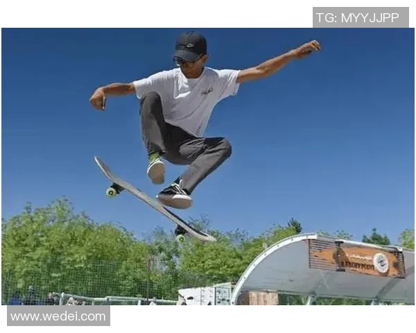 重庆极限运动队在世界滑板锦标赛中以62分稳居积分榜首位 重庆极限运动队在世界滑板锦标赛中以62分稳居积分榜首位